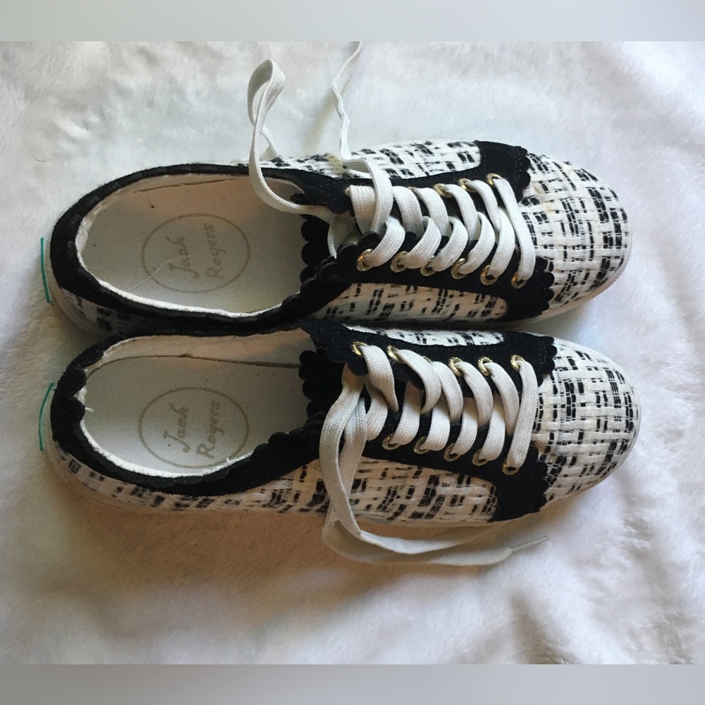 Jack Rogers 9 Sneaker in black and white tweed excellent condition.